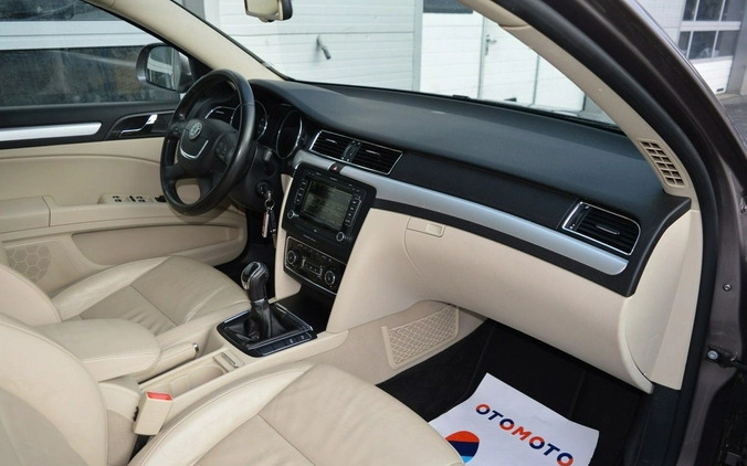 Skoda Superb cena 31000 przebieg: 226000, rok produkcji 2011 z Hrubieszów małe 781
